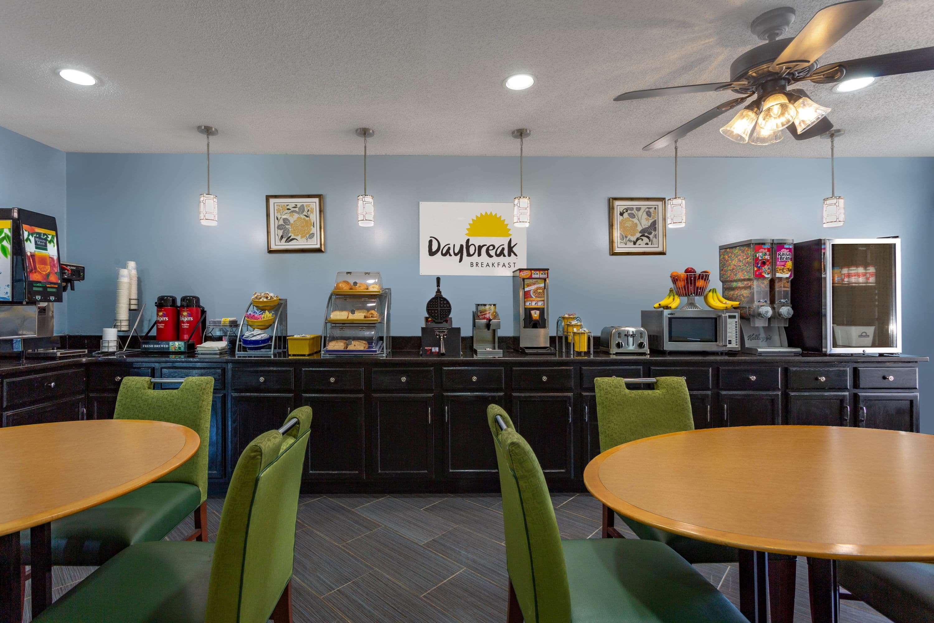 Days By Wyndham Airport Motel Greensboro